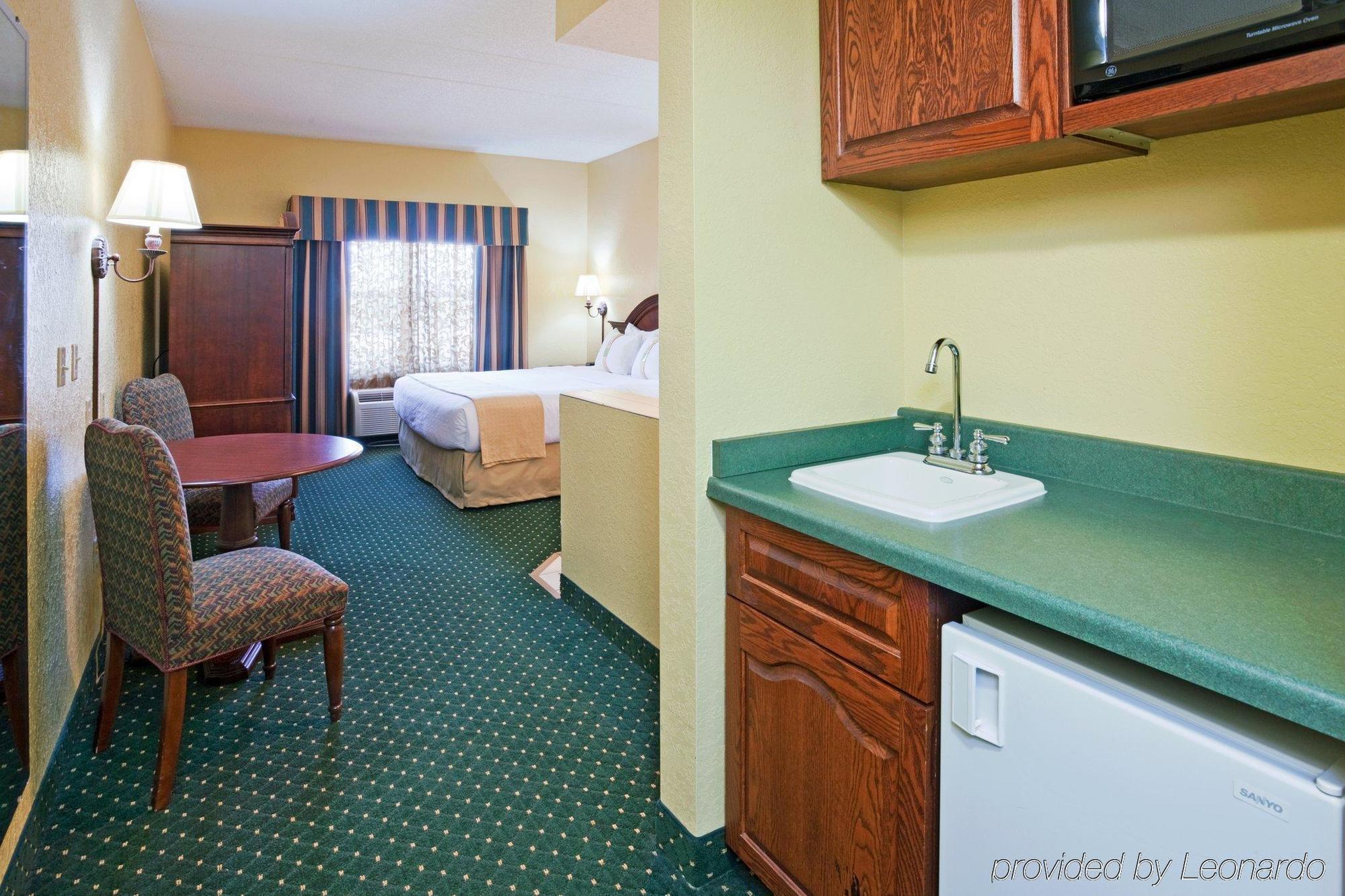 Holiday Inn & Suites Downtown La Crosse, An Ihg Hotel Room photo